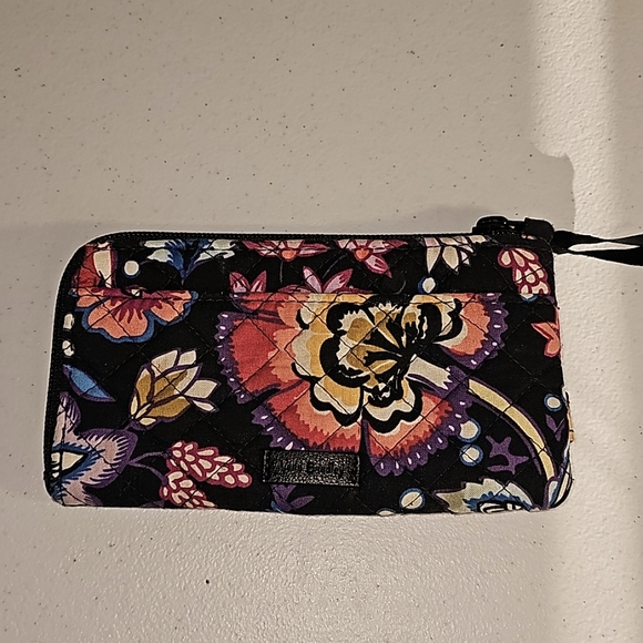 Vera Bradley Handbags - Vera Bradley Zip around ID & card holder wallet VGUC